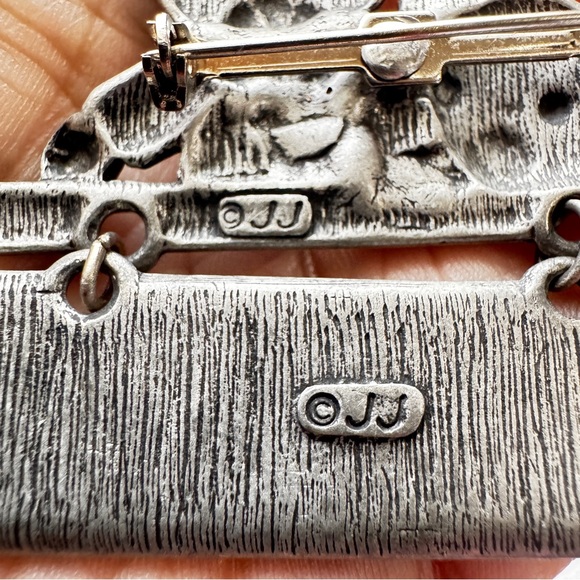 JJ Signed Nurses Make It All Better Brooch, 2 Inch Pewter Tone - Picture 2 of 6